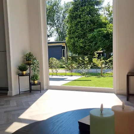 Chalet Veluwe - Comfortable With Sunny Garden