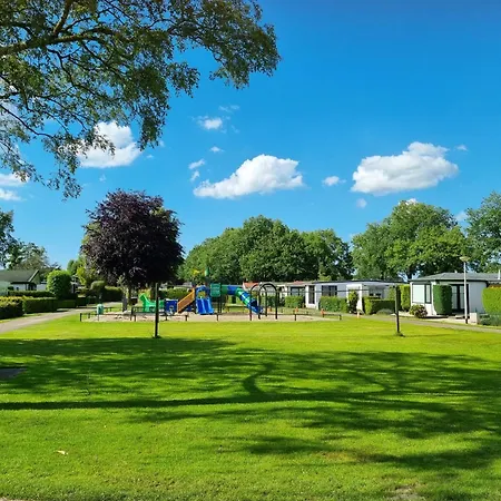 Veluwe Lodge - Comfortable Residence With Sunny Garden 샬레 *