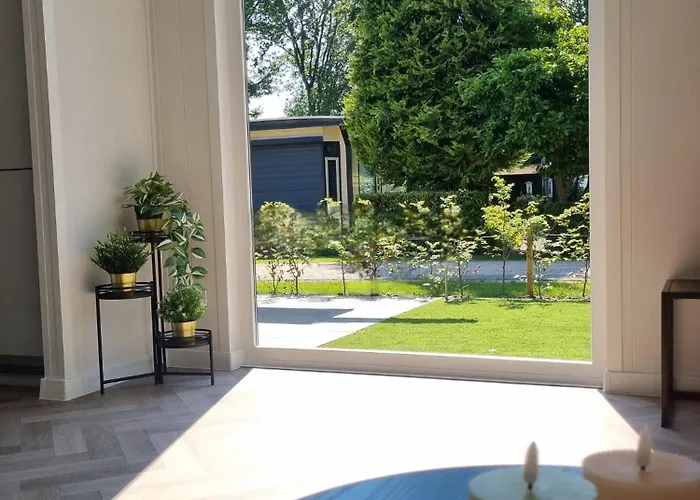 Chalet Veluwe - Comfortable With Sunny Garden